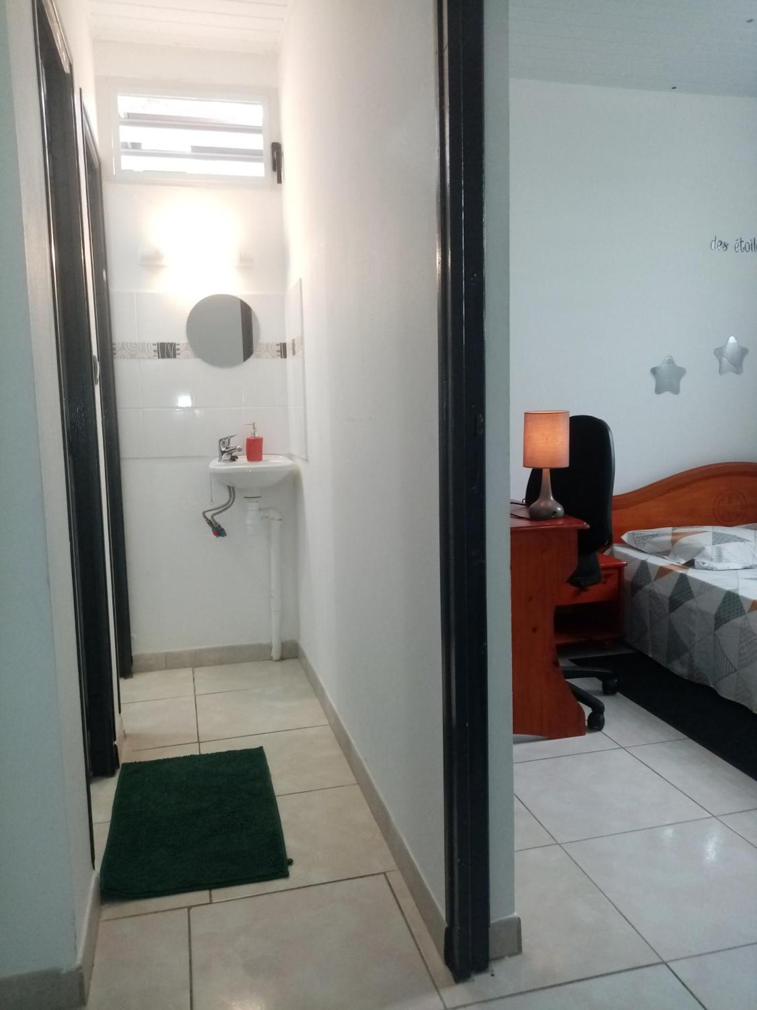 Le T2 Tranquille Apartment กูรู ภายนอก รูปภาพ